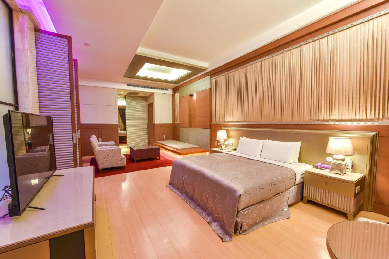 Purple Garden Motel Kaohsiung Exteriör bild