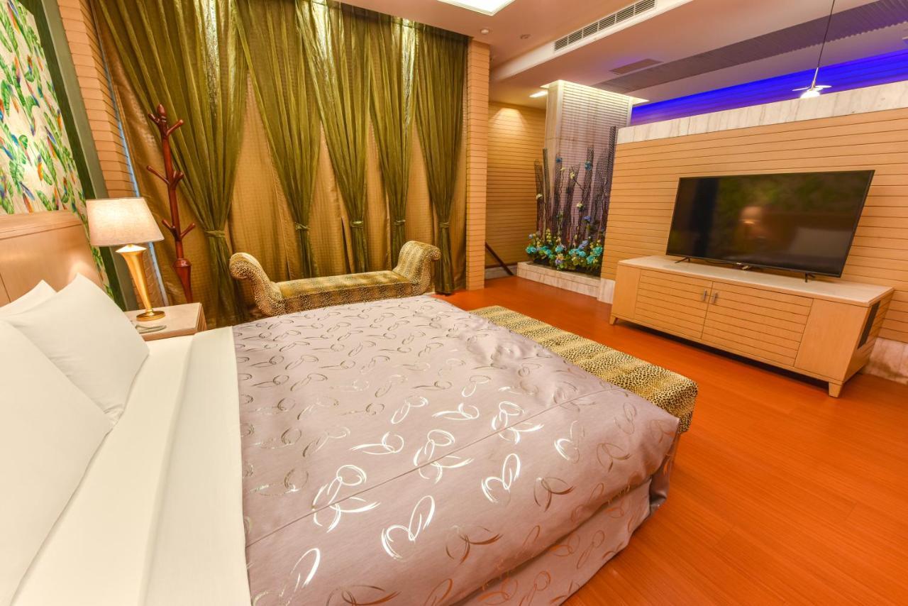 Purple Garden Motel Kaohsiung Exteriör bild
