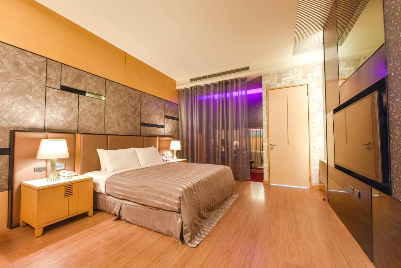 Purple Garden Motel Kaohsiung Exteriör bild