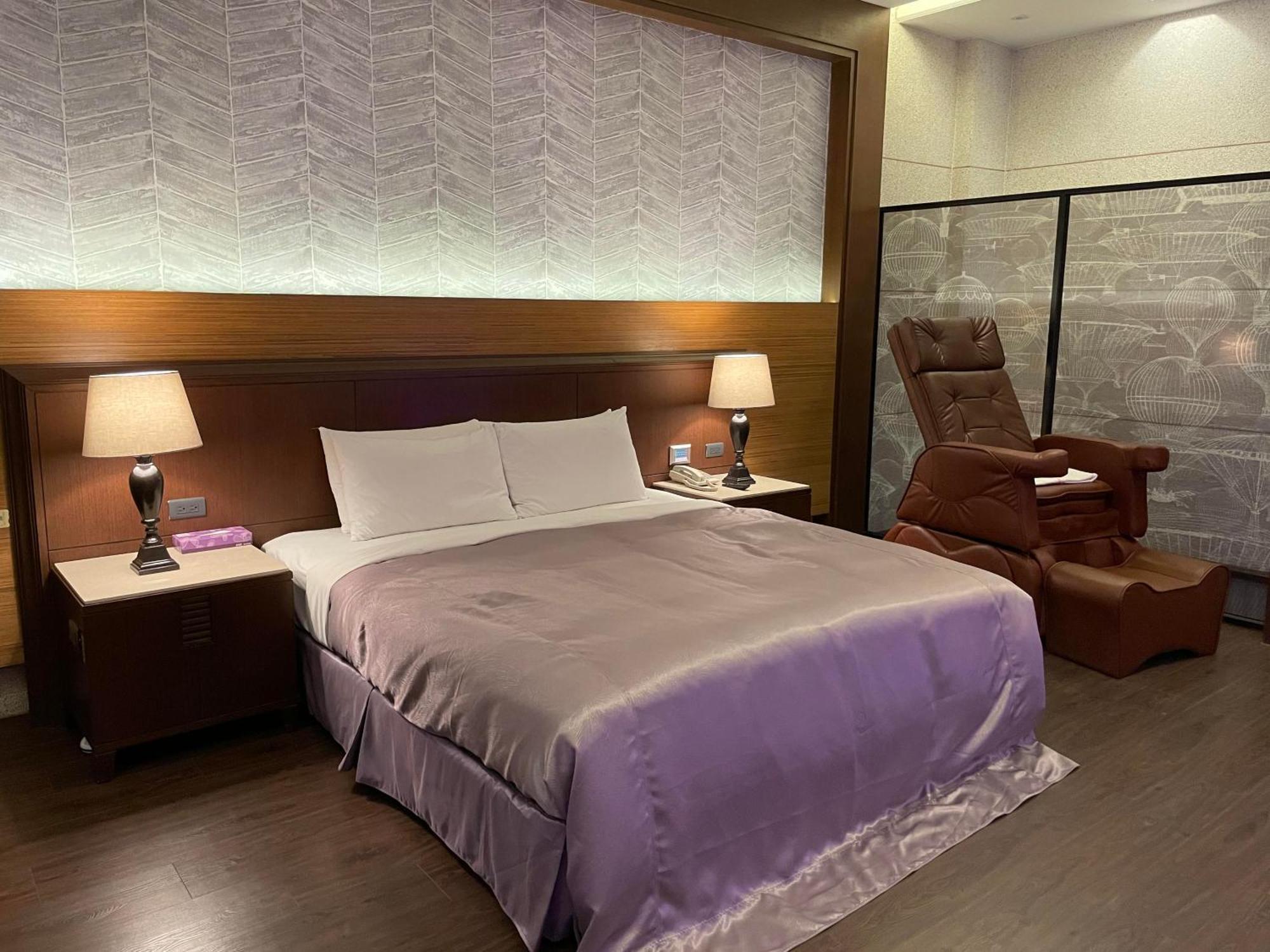 Purple Garden Motel Kaohsiung Exteriör bild
